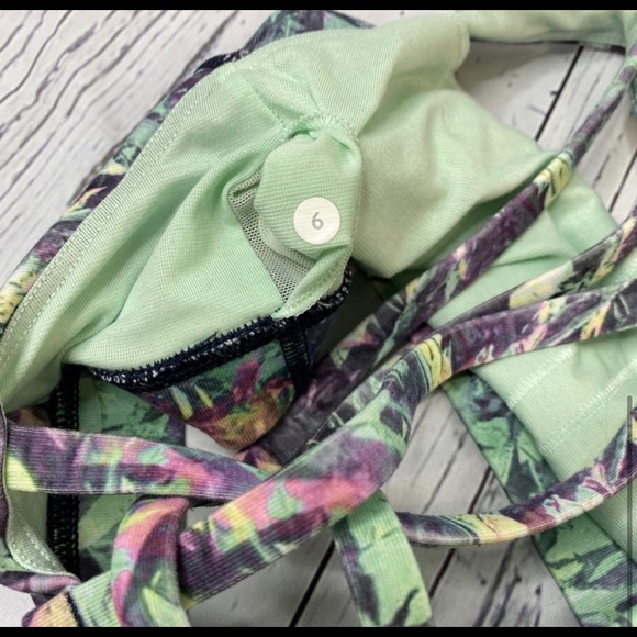 Lululemon Iridescent Multi Sport Bra Size 6 - Picture 4 of 4